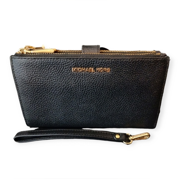 Michael Kors Handbags - Michael Kors Wallet/Smartphone Leather